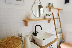 Top 5 Organizing Hacks for a Small Bathroom That Will Maximize Your Space